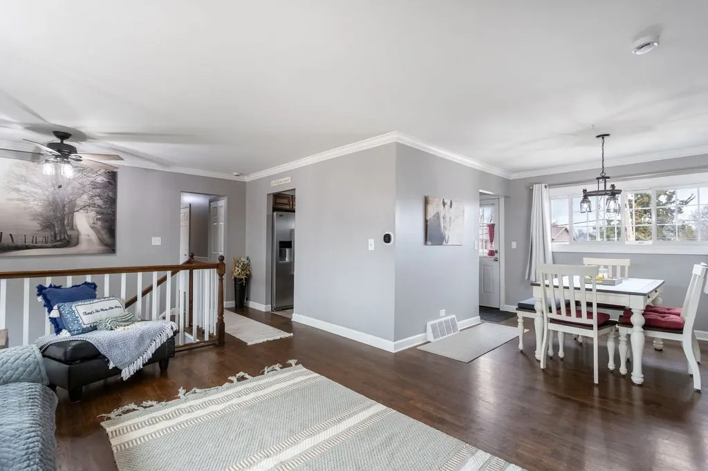 2208 Hiawatha Parkway Woodridge IL 60517