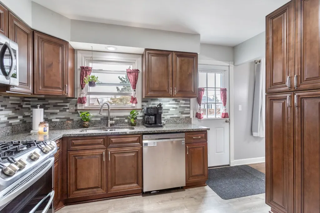 2208 Hiawatha Parkway Woodridge IL 60517