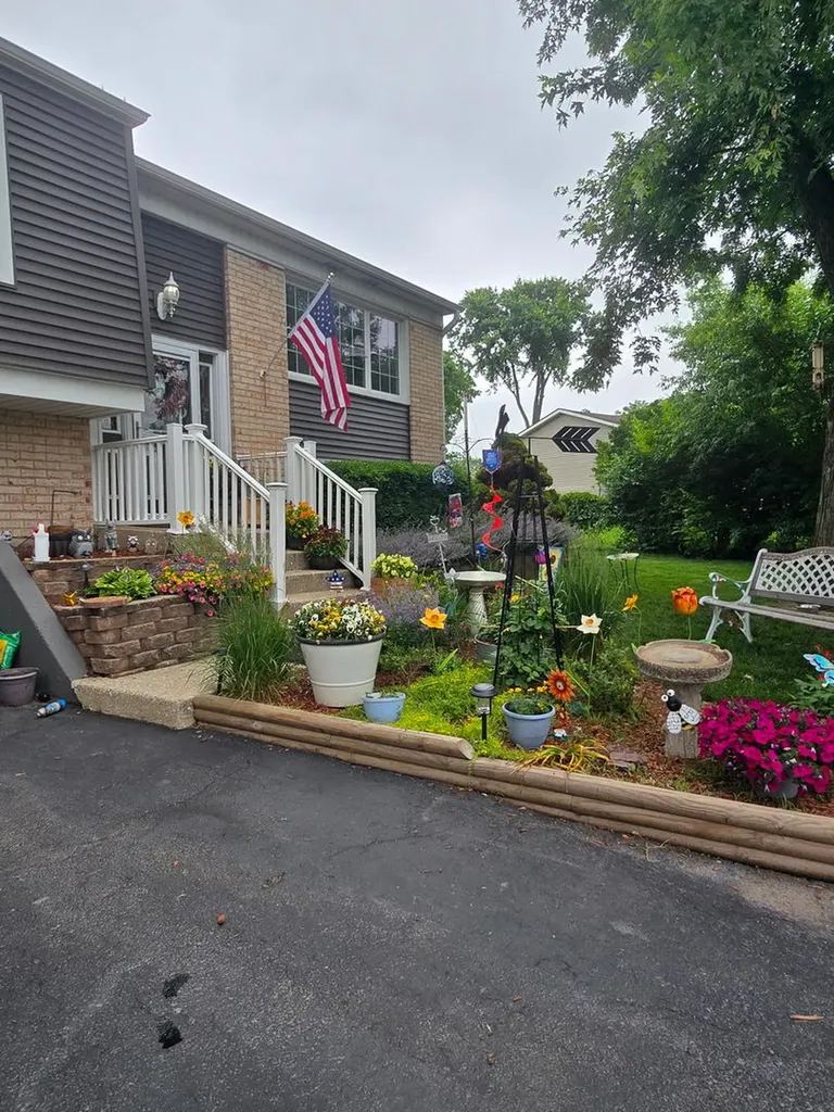 2208 Hiawatha Parkway Woodridge IL 60517