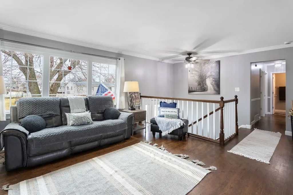 2208 Hiawatha Parkway Woodridge IL 60517