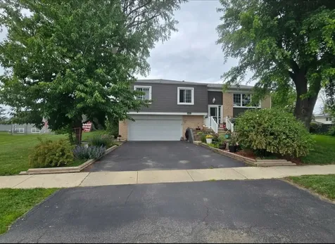 2208 Hiawatha Parkway Woodridge IL 60517