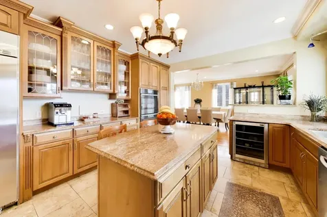 6642 North Kilbourn Avenue Lincolnwood IL 60712