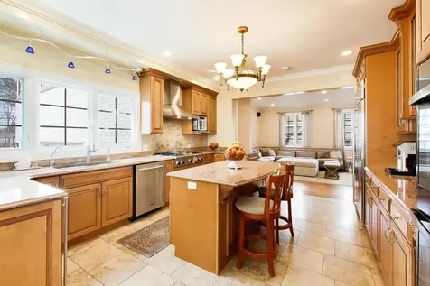 6642 North Kilbourn Avenue Lincolnwood IL 60712