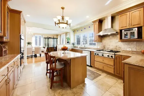6642 North Kilbourn Avenue Lincolnwood IL 60712