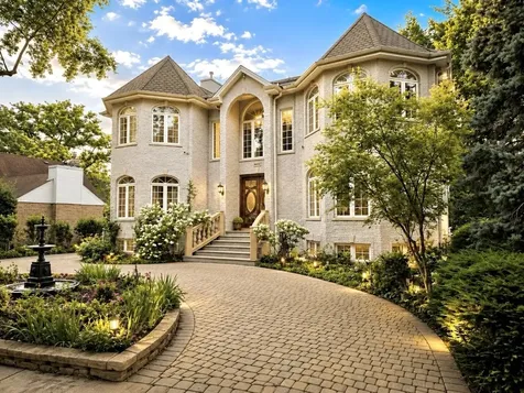 6642 North Kilbourn Avenue Lincolnwood IL 60712