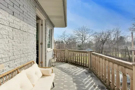 6642 North Kilbourn Avenue Lincolnwood IL 60712