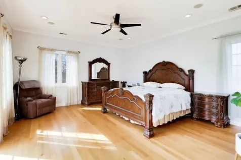 6642 North Kilbourn Avenue Lincolnwood IL 60712