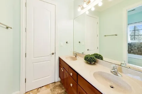 6642 North Kilbourn Avenue Lincolnwood IL 60712