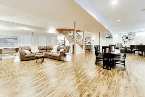 6642 North Kilbourn Avenue Lincolnwood IL 60712