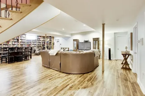 6642 North Kilbourn Avenue Lincolnwood IL 60712