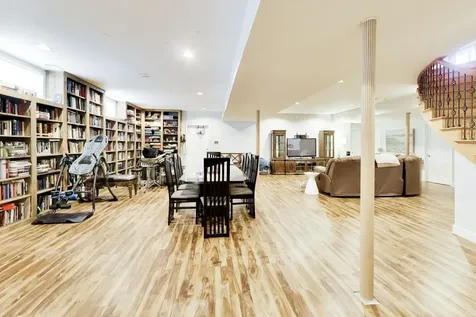 6642 North Kilbourn Avenue Lincolnwood IL 60712