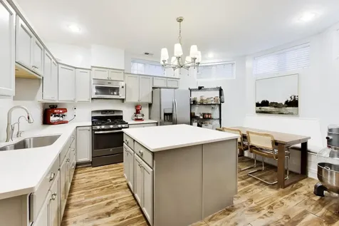6642 North Kilbourn Avenue Lincolnwood IL 60712