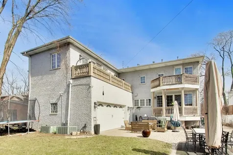 6642 North Kilbourn Avenue Lincolnwood IL 60712