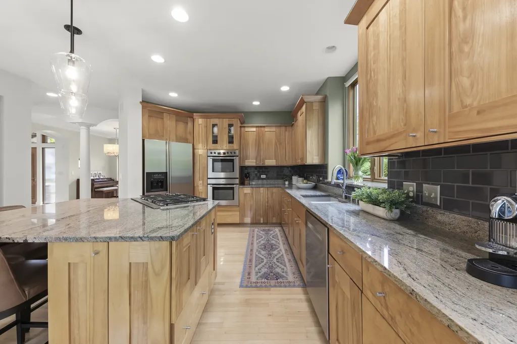 1076 Prairie Avenue Naperville IL 60540