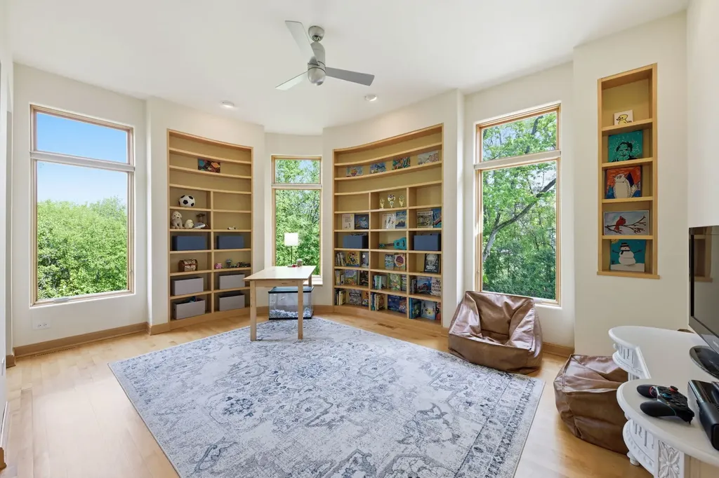 1076 Prairie Avenue Naperville IL 60540