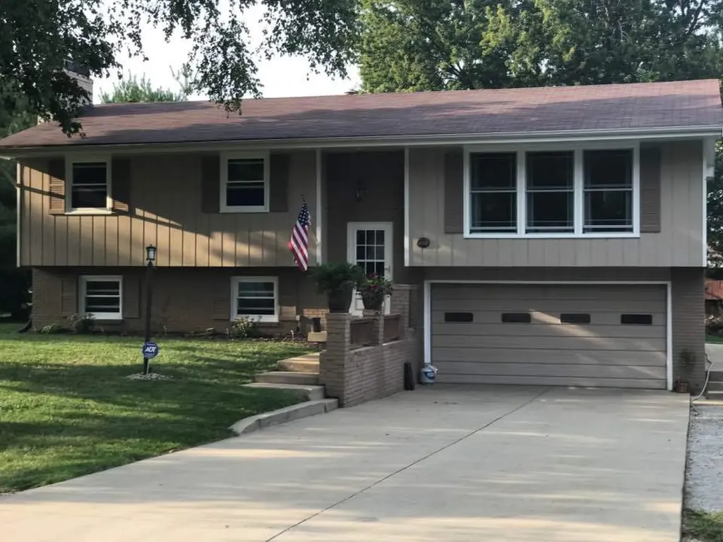 18864 Pioneer Street Bloomington IL 61705