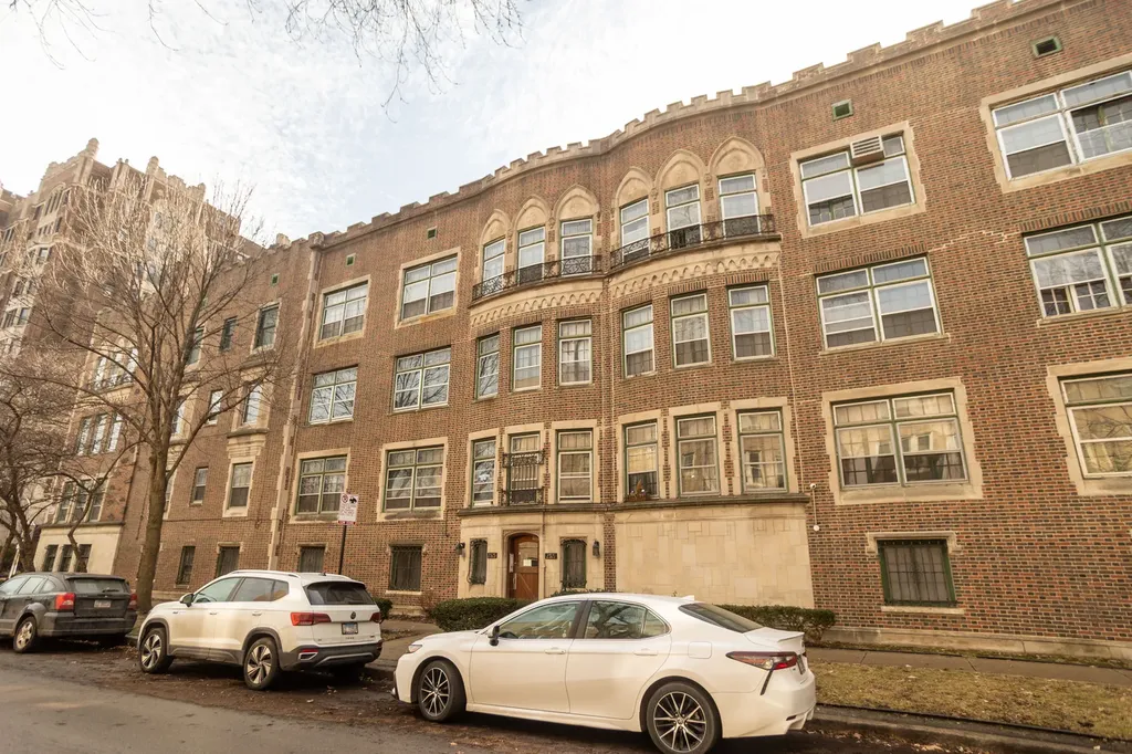 2321 East 69th Street Chicago IL 60649