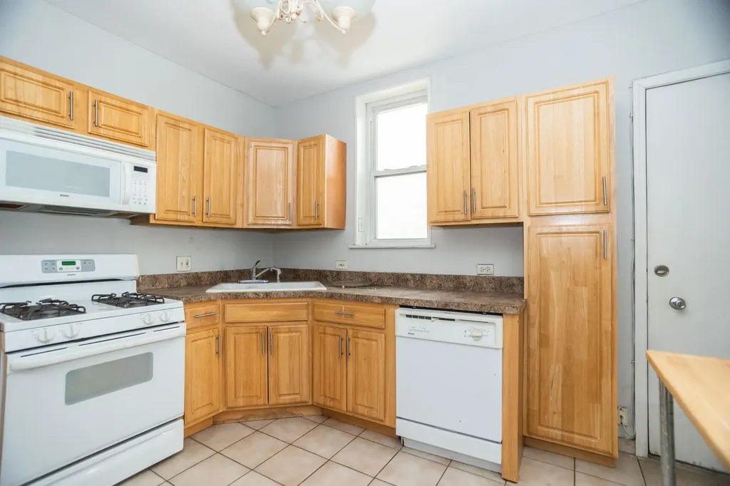 2321 East 69th Street Chicago IL 60649