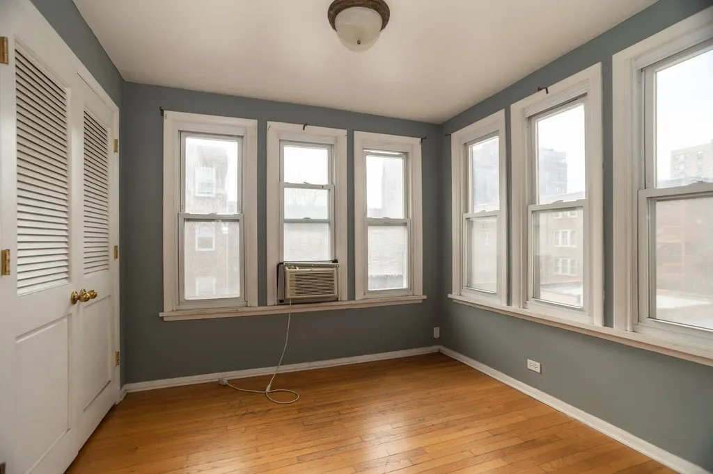 2321 East 69th Street Chicago IL 60649
