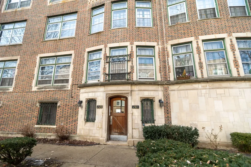 2321 East 69th Street Chicago IL 60649