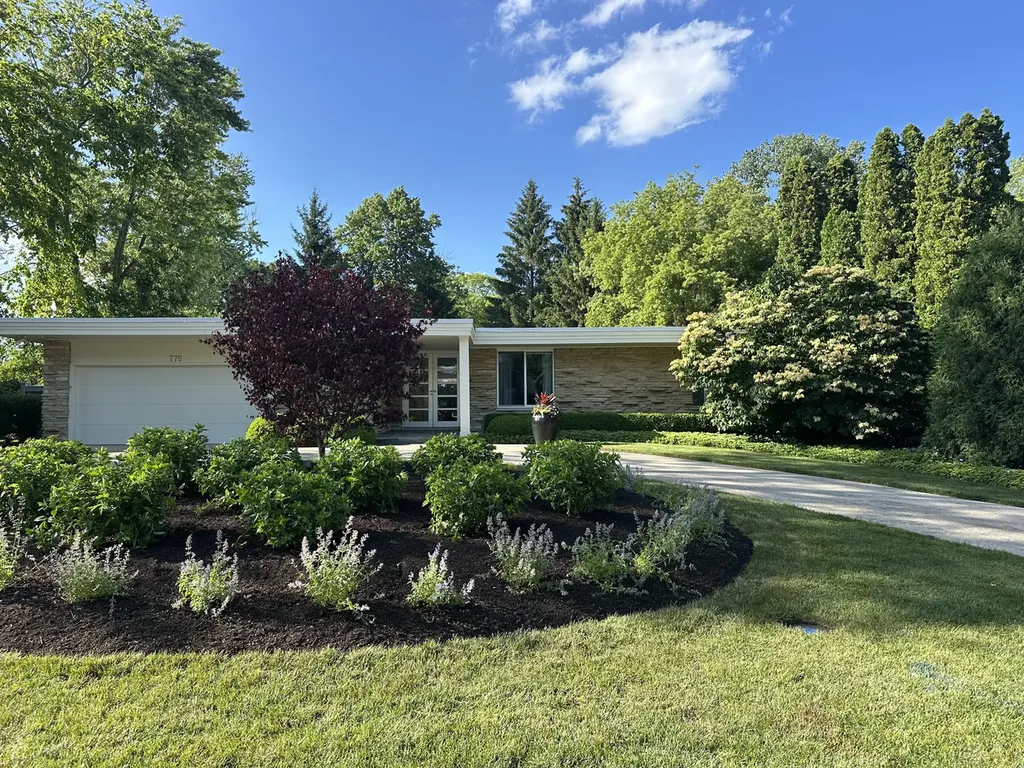 775 Stonegate Drive Highland Park IL 60035