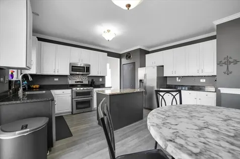 711 Blossom Court Oswego IL 60543