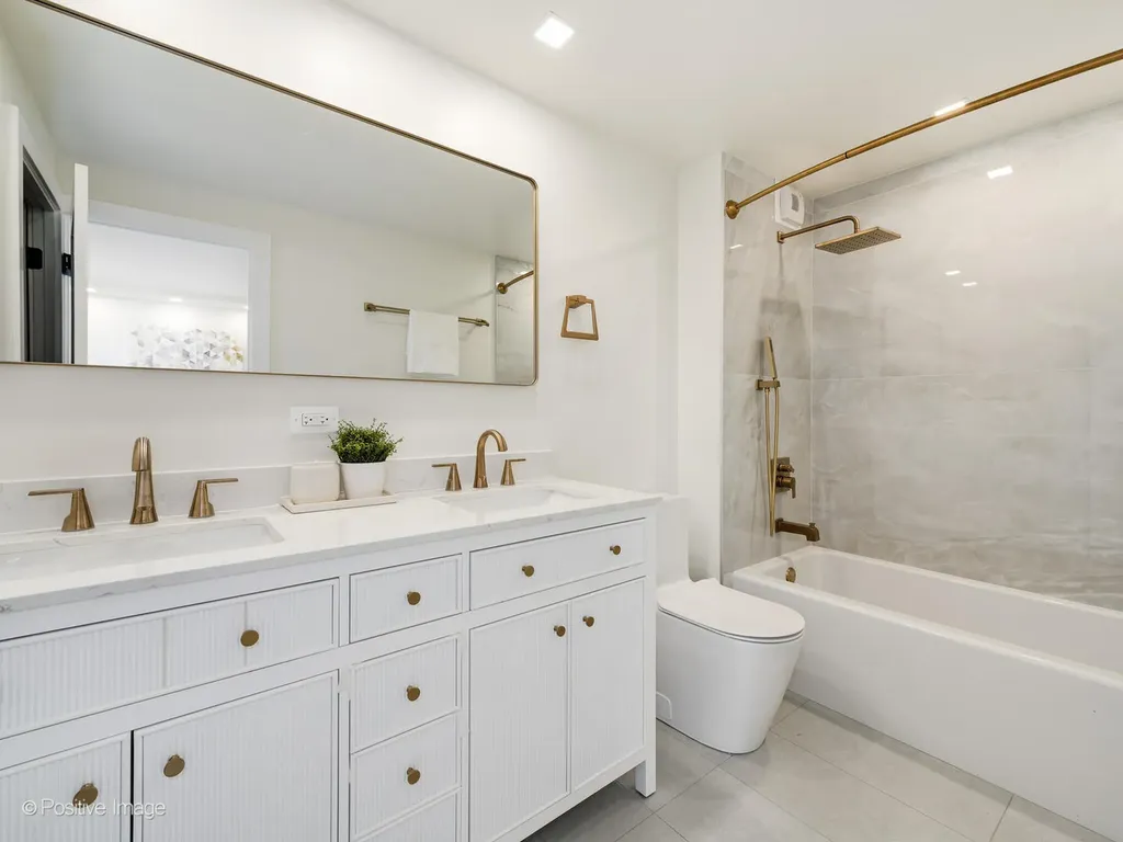 1310 North Ritchie Court Chicago IL 60610