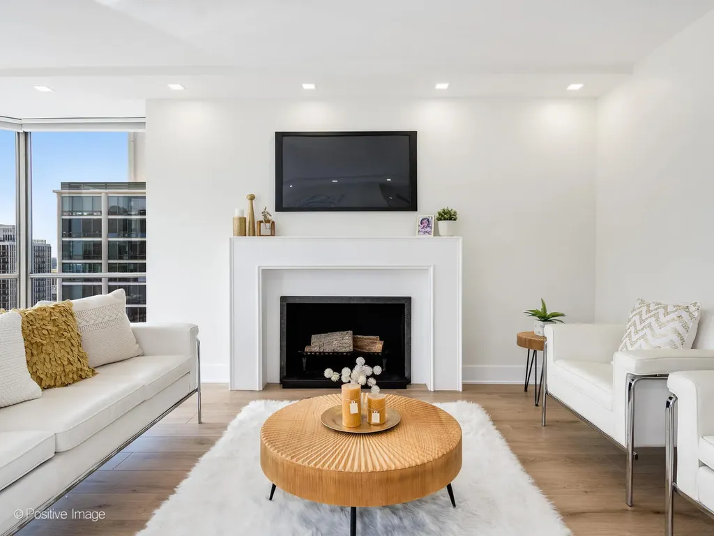 1310 North Ritchie Court Chicago IL 60610