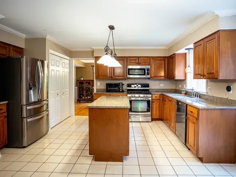 17945 West Pond Ridge Circle Gurnee IL 60031
