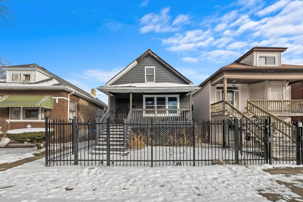 8545 South Saginaw Avenue Chicago IL 60617