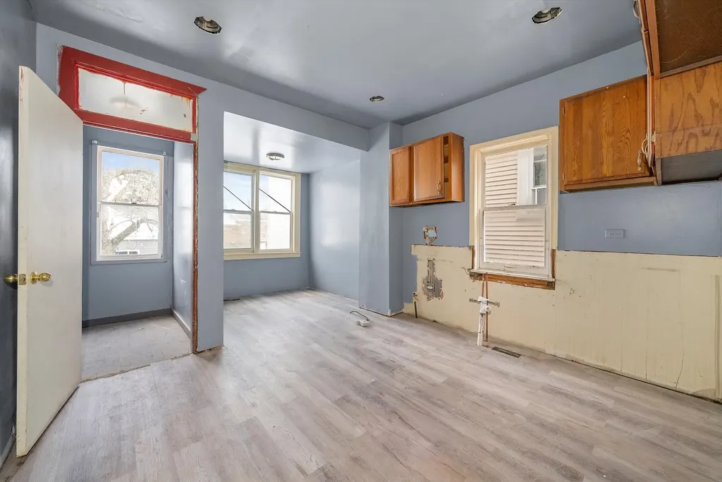 8545 South Saginaw Avenue Chicago IL 60617