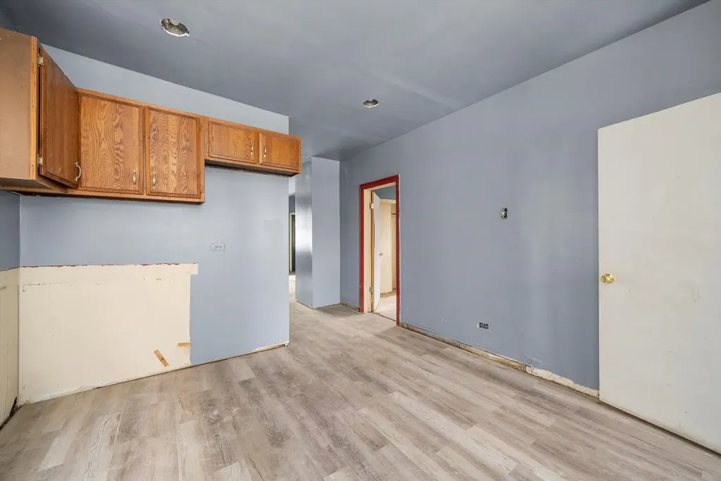 8545 South Saginaw Avenue Chicago IL 60617