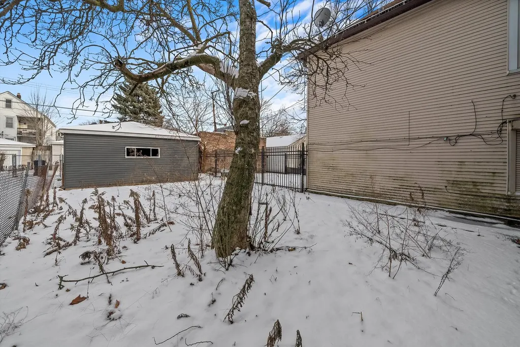 8545 South Saginaw Avenue Chicago IL 60617