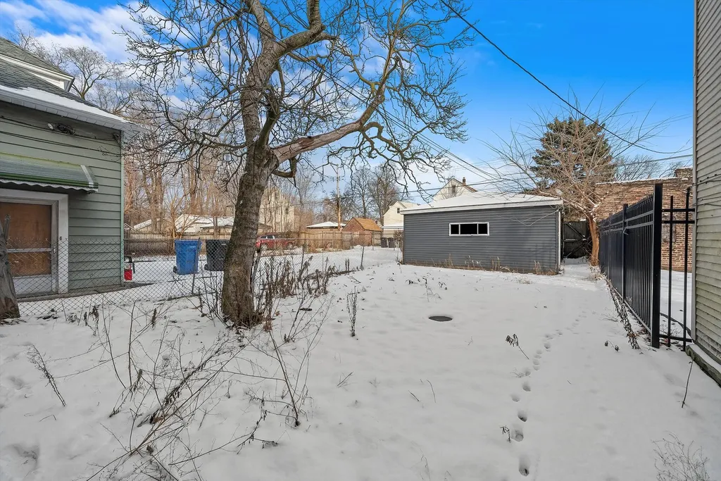 8545 South Saginaw Avenue Chicago IL 60617