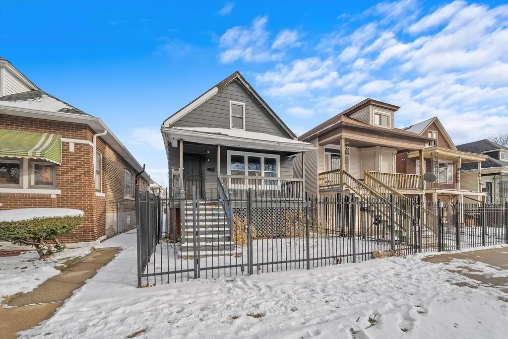 8545 South Saginaw Avenue Chicago IL 60617