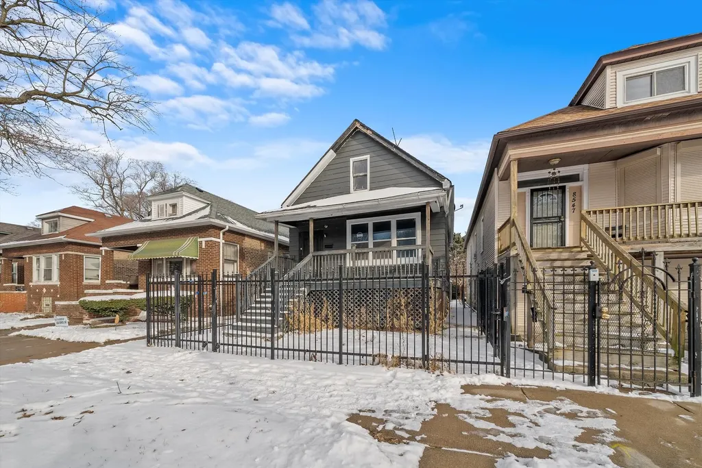 8545 South Saginaw Avenue Chicago IL 60617