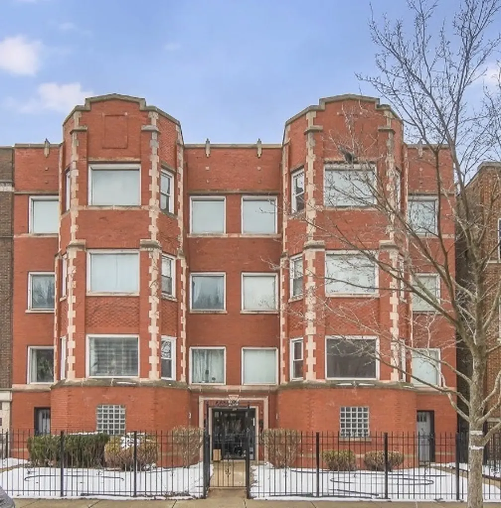 6720 South Paxton Avenue Chicago IL 60649