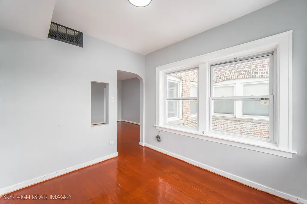 6720 South Paxton Avenue Chicago IL 60649