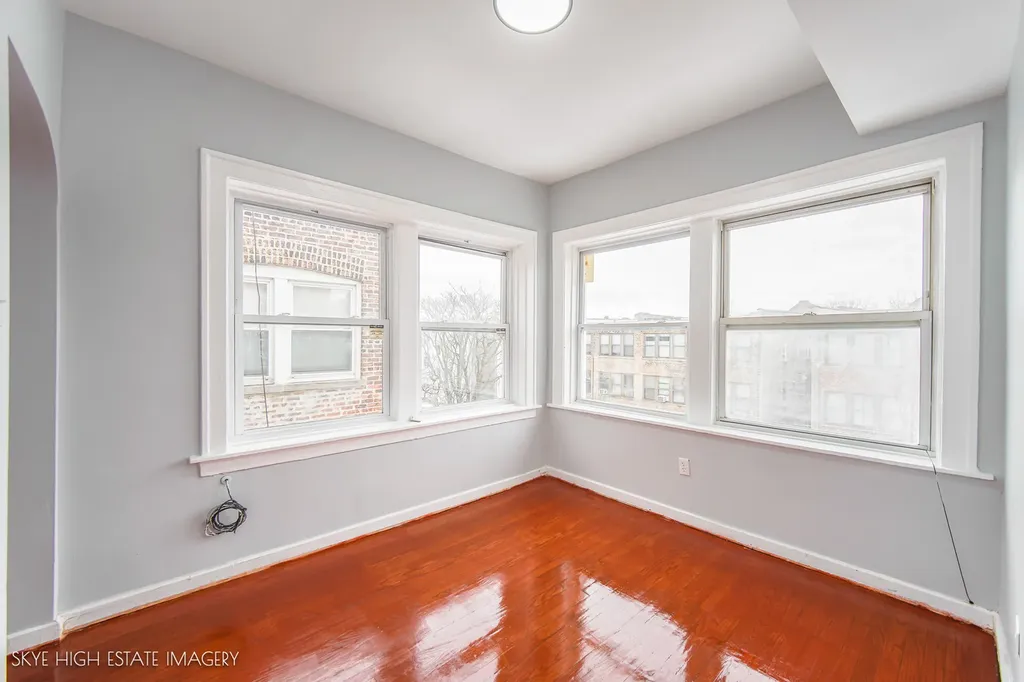 6720 South Paxton Avenue Chicago IL 60649