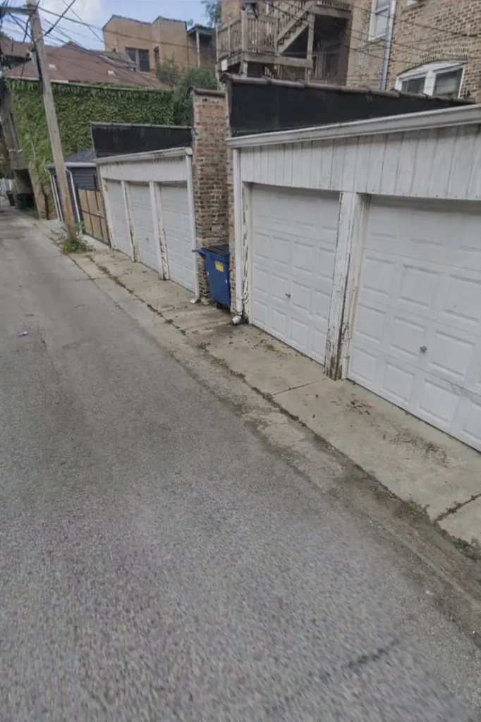 6720 South Paxton Avenue Chicago IL 60649