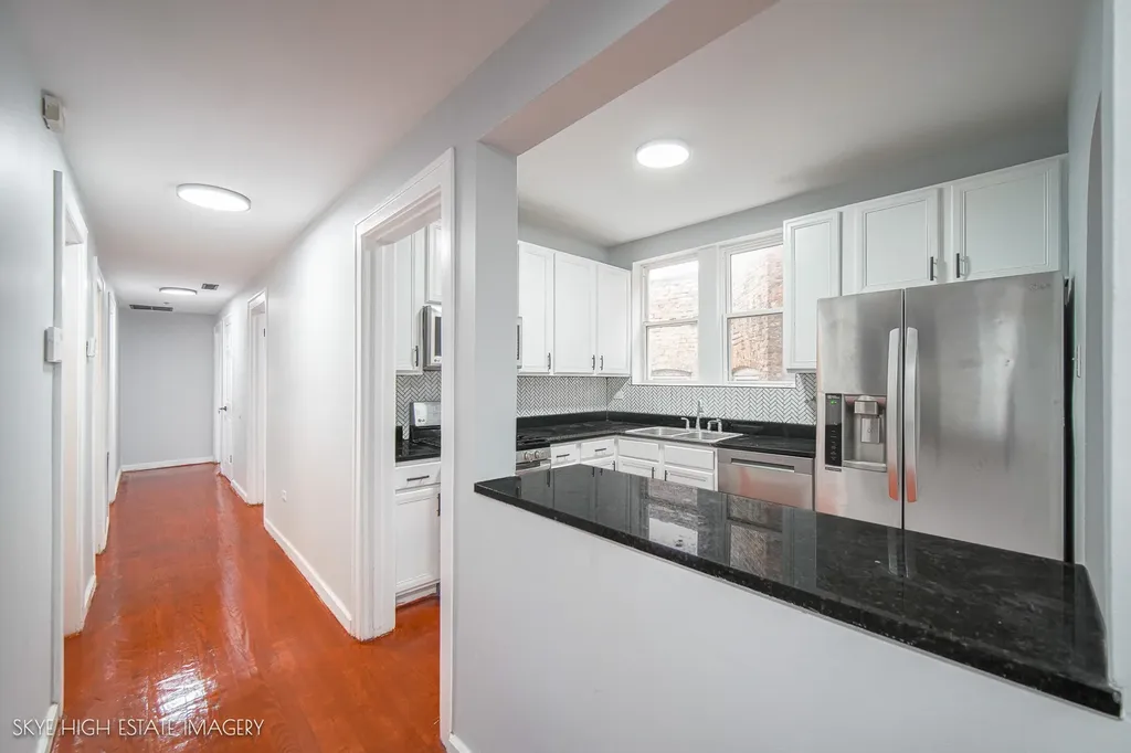 6720 South Paxton Avenue Chicago IL 60649