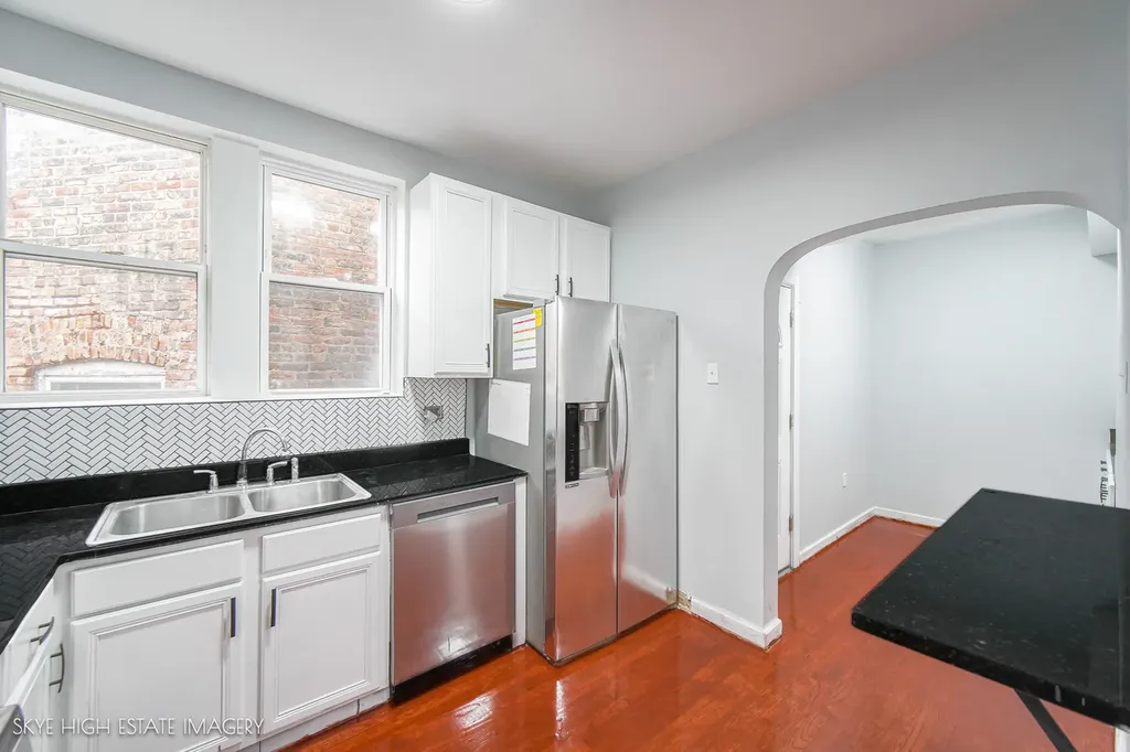6720 South Paxton Avenue Chicago IL 60649
