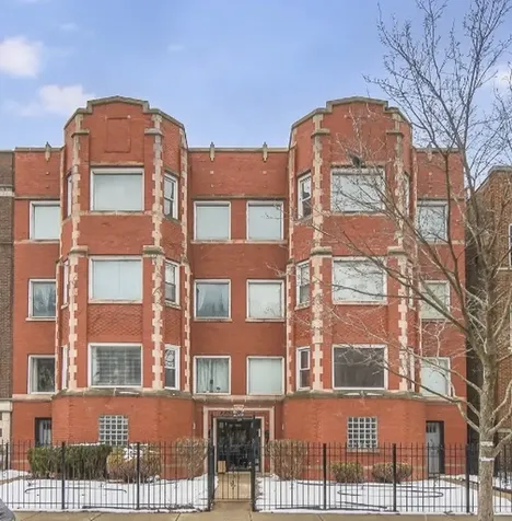 6720 South Paxton Avenue Chicago IL 60649