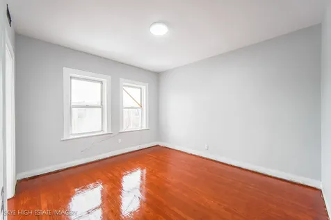 6720 South Paxton Avenue Chicago IL 60649