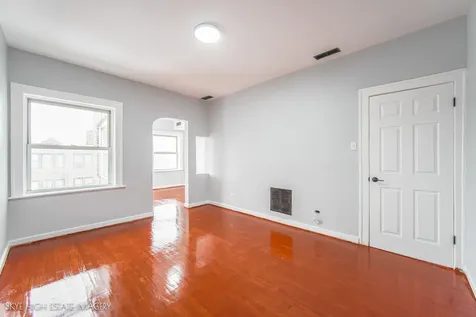 6720 South Paxton Avenue Chicago IL 60649
