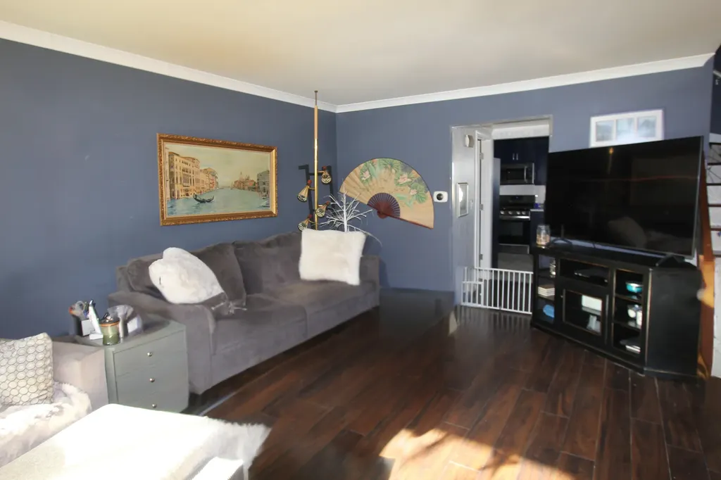 98 Wiltshire Court Schaumburg IL 60193