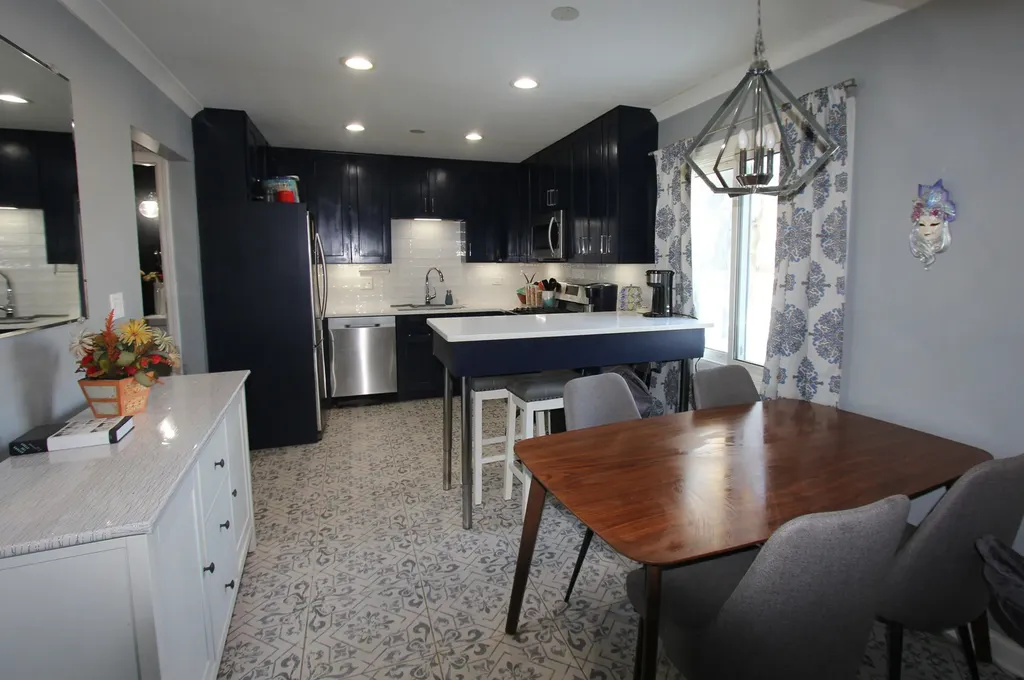 98 Wiltshire Court Schaumburg IL 60193