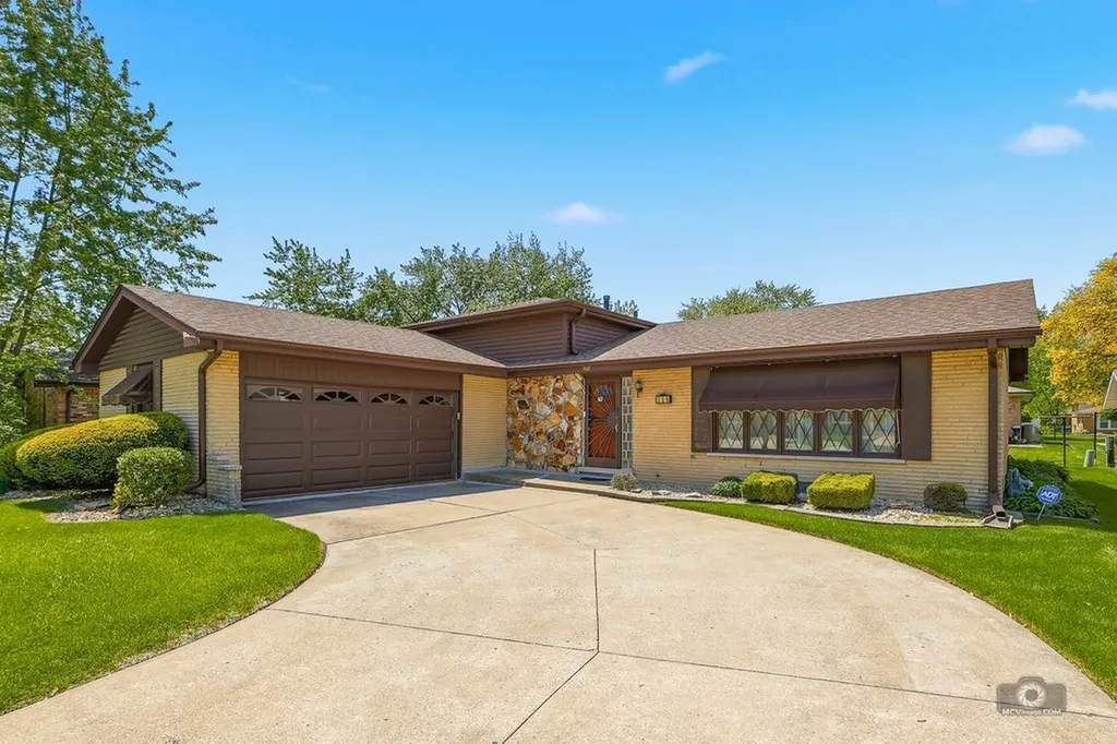 308 South Hickory Street Glenwood IL 60425