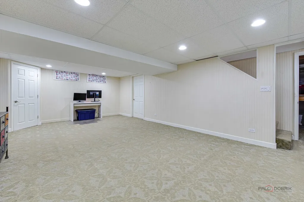 613 Thames Drive Schaumburg IL 60193