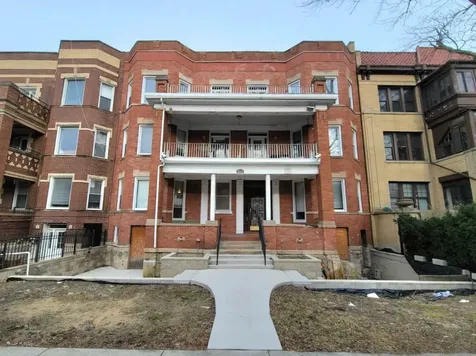 6713 North Sheridan Road Chicago IL 60626